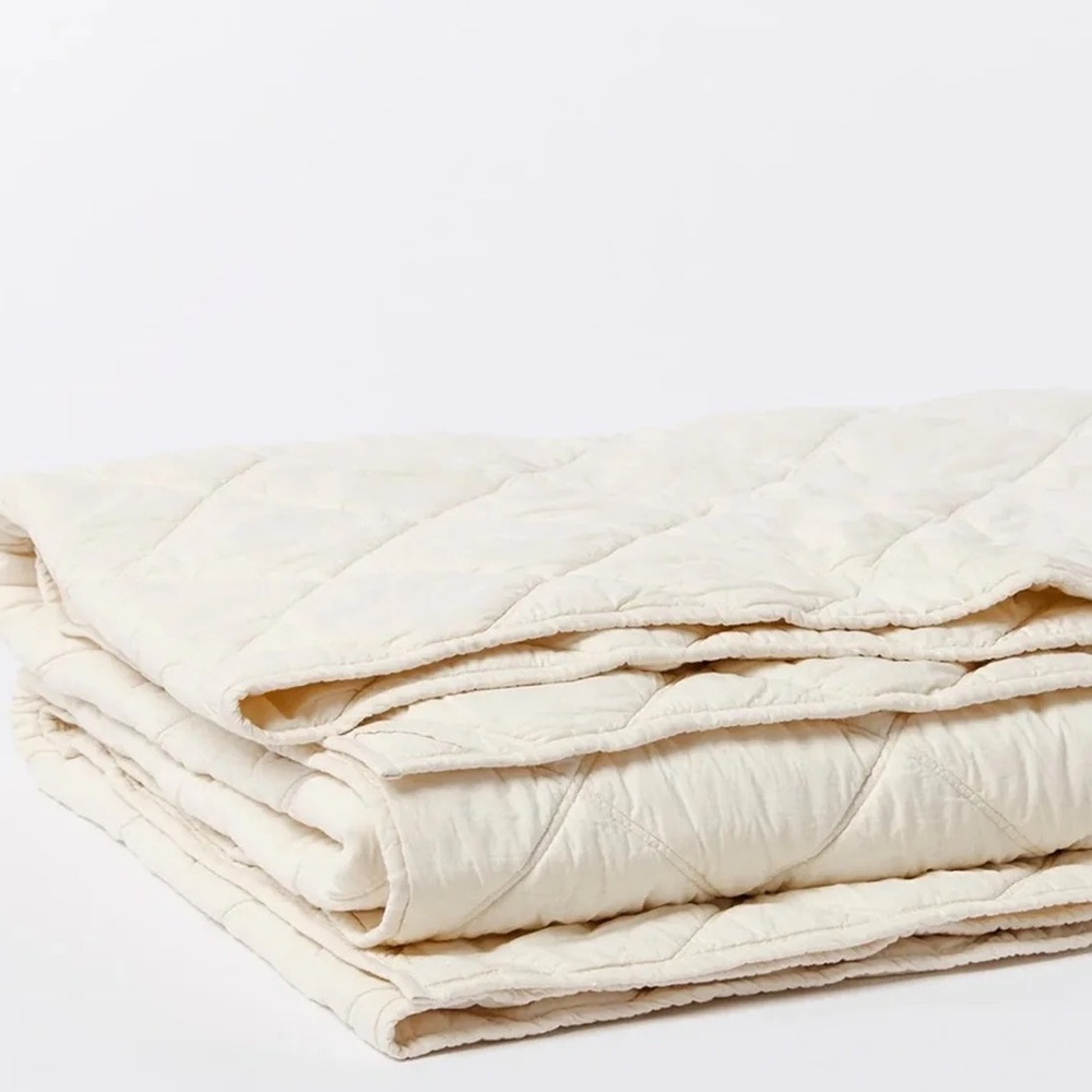New Coyuchi Diamond-Stitched Organic Cotton Comforter